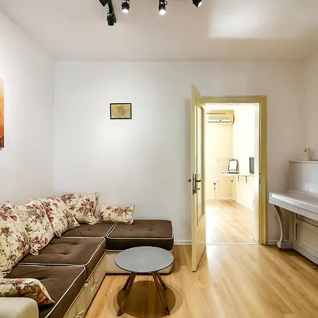 Budget 2br Location