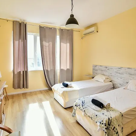 Apartment Budget 2br Location *